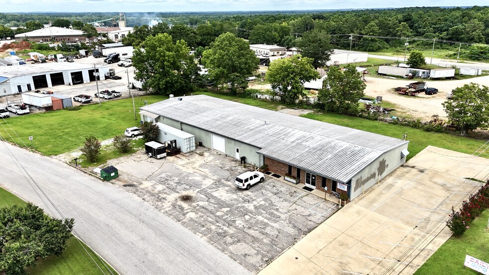 More Photos Of 1801 Market St, Opelika Light Manufacturing For Lease