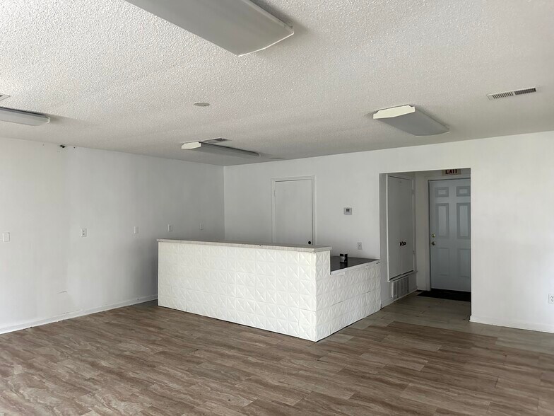 More Photos Of 1949 Tappan St, Horn Lake Office For Sale