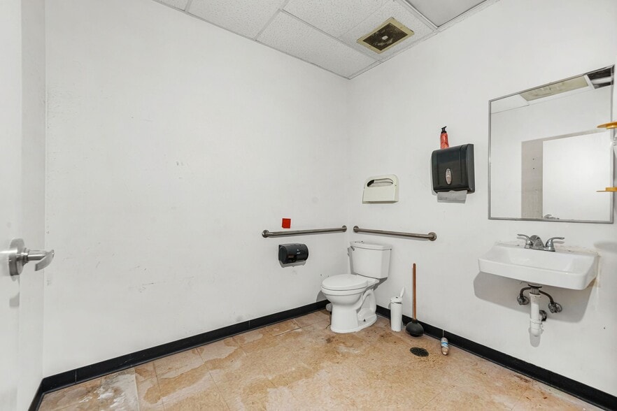 More Photos Of 20 Marietta St NW, Atlanta Apartments For Sale