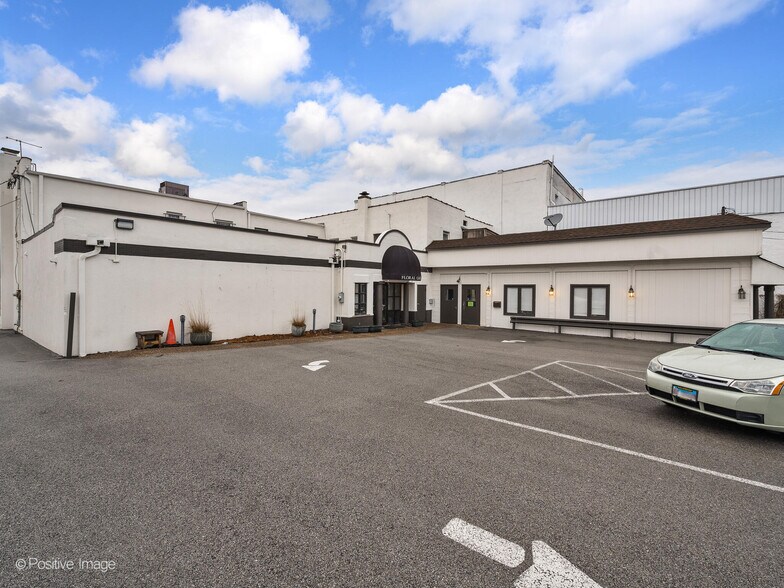 More Photos Of 2109-2119 Green Bay Rd, Highland Park Storefront Retail Residential For Sale