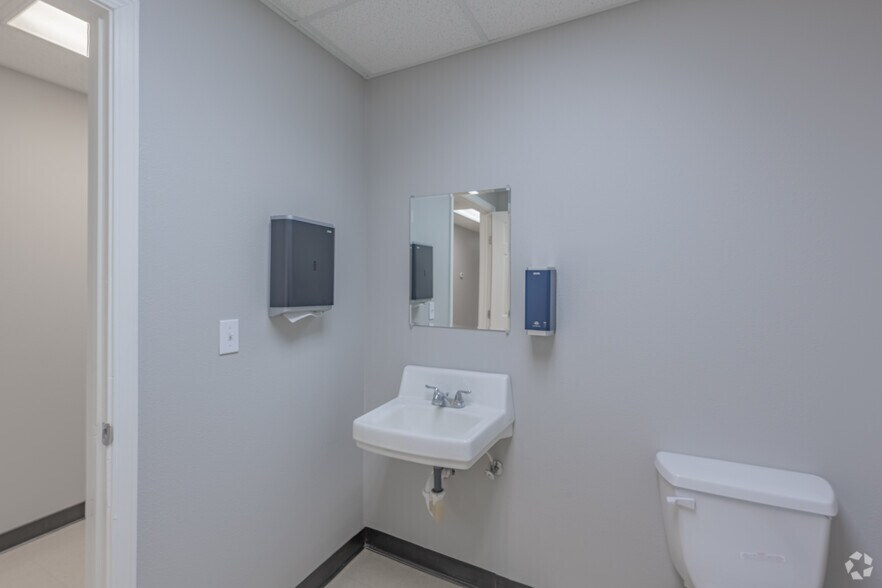 More Photos Of 8511 W Interstate 20, Midland Warehouse For Lease