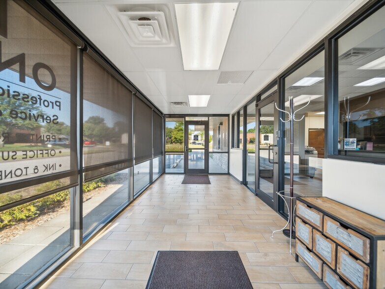 More Photos Of 2005 N Yellowood Ave, Broken Arrow Warehouse For Sale