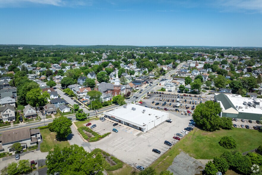 More Photos Of 570 Pontiac Ave, Cranston Freestanding For Lease