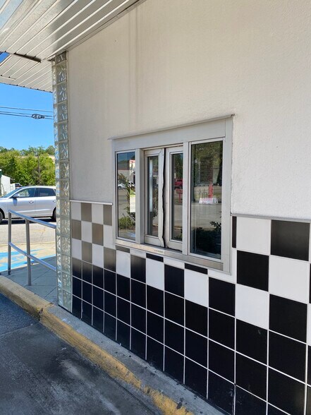 More Photos Of 2406 Center Point Pky, Birmingham Fast Food For Lease