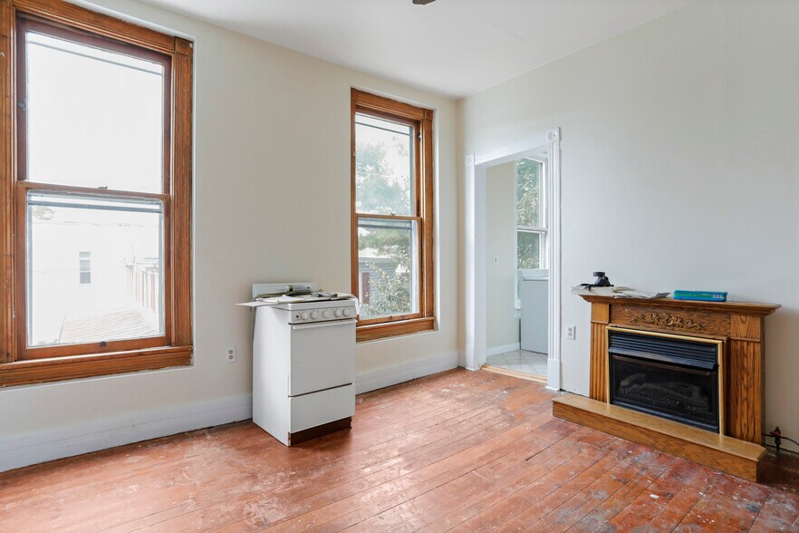 More Photos Of 102-104 N Main St, Edinburg Storefront Retail Residential For Sale