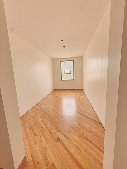 More Photos Of 1507-1509 S Michigan Ave, Chicago General Retail For Sale