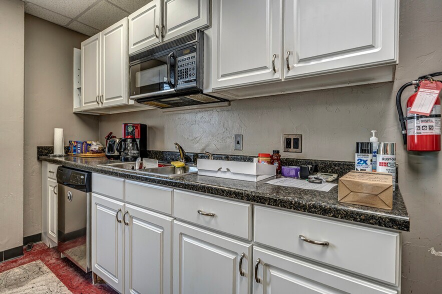 More Photos Of 921 N Lahoma Ave, Norman Light Manufacturing For Sale