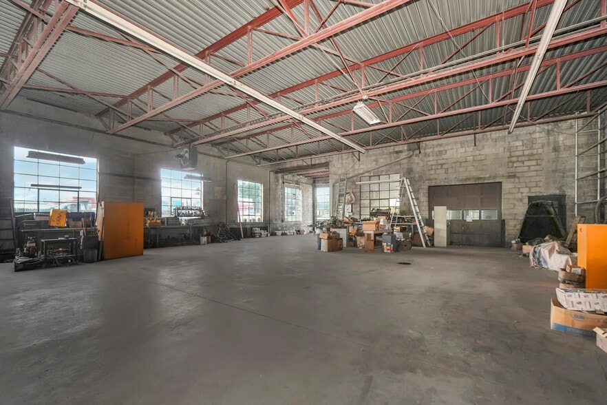 More Photos Of 655 N Washington St, Naperville Service For Sale