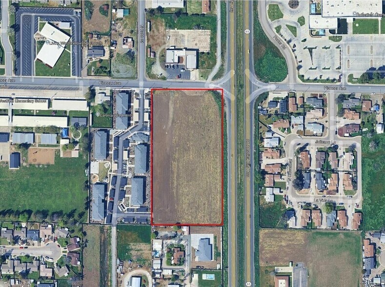 Primary Photo Of Pioneer Avenue & Highway 65, Porterville Land For Sale