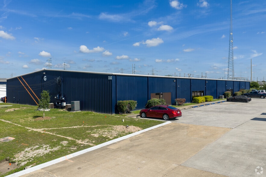 More Photos Of 2121 Brittmoore Rd, Houston Warehouse For Lease