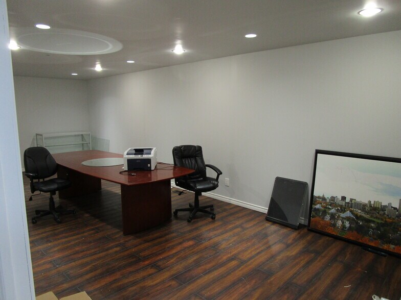 More Photos Of 11211 180 St NW, Edmonton Flex For Sale