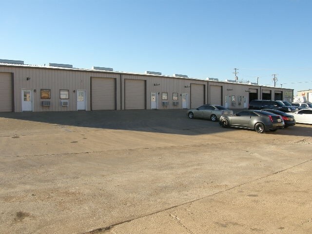 More Photos Of 4620 Industrial St, Rowlett Warehouse For Lease