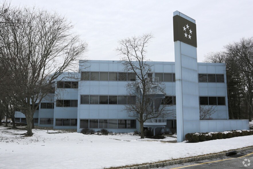 More Photos Of 293 Eisenhower Pky, Livingston Office For Lease