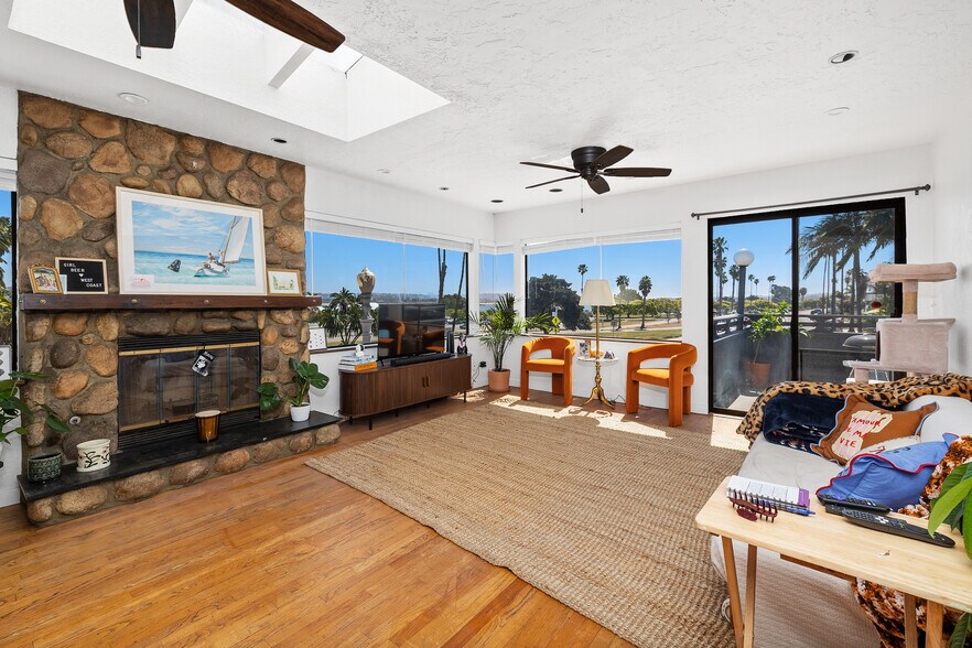 More Photos Of 3702-3710 Crown Point Dr, San Diego Apartments For Sale