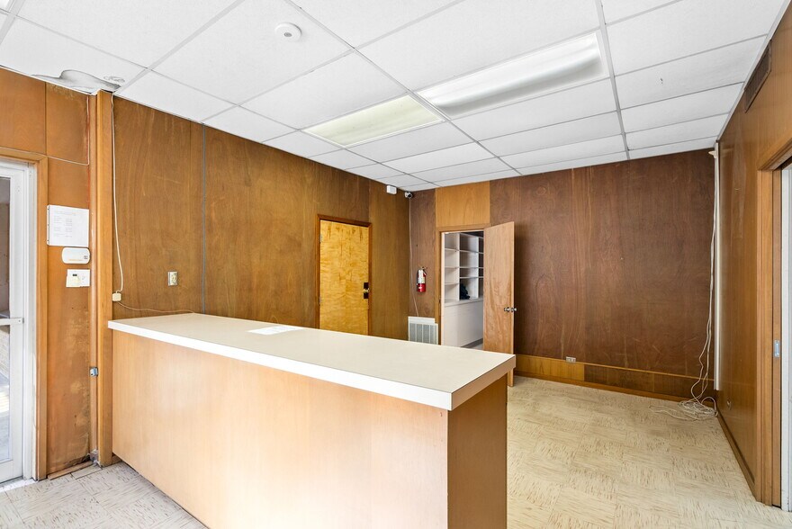More Photos Of 1701 W Woodlawn Ave, San Antonio Religious Facility For Sale