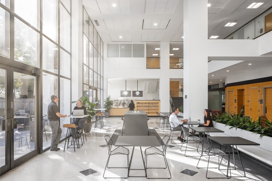 More Photos Of 600 Highway 169 S, Saint Louis Park Office For Lease