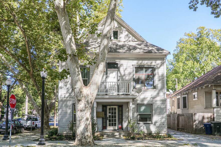 More Photos Of 2801 D St, Sacramento Apartments For Sale