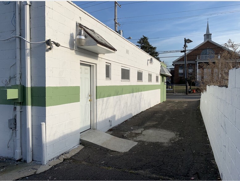 More Photos Of 2809 River Rd, Camden Medical For Sale