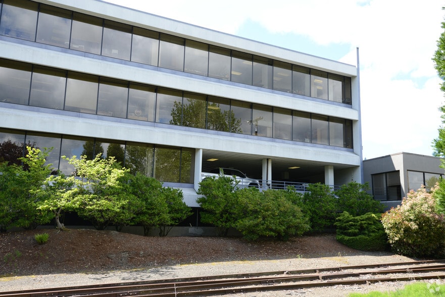 More Photos Of 6420 S Macadam Ave, Portland Office For Lease