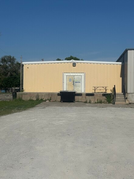 More Photos Of 3505 N 48th St, Lincoln Light Distribution For Lease