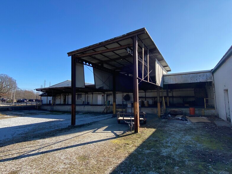More Photos Of 245 Erie St, Huntington Industrial For Sale