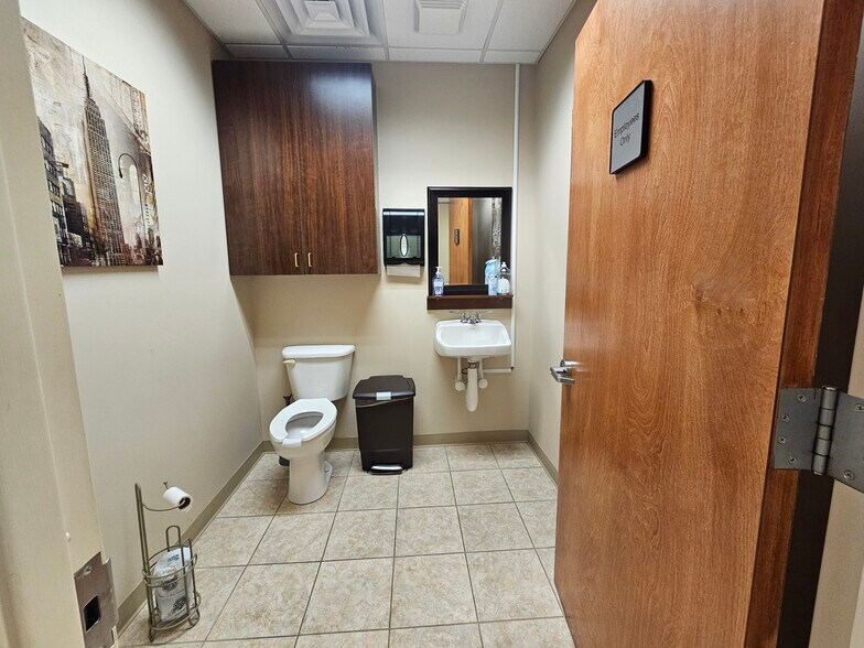 More Photos Of 400 Montauk Hwy, West Islip Medical For Lease