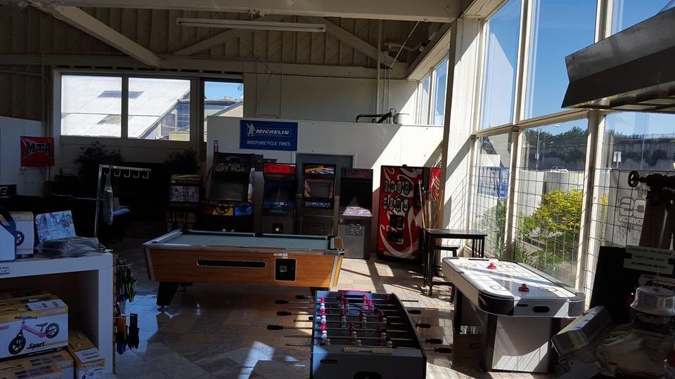 More Photos Of 3990 Broadway St, Eureka Showroom For Sale