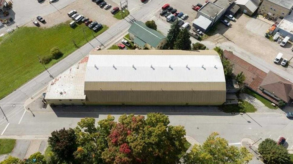 Primary Photo Of 37 E Victoria St, North Huron Sports And Entertainment For Lease