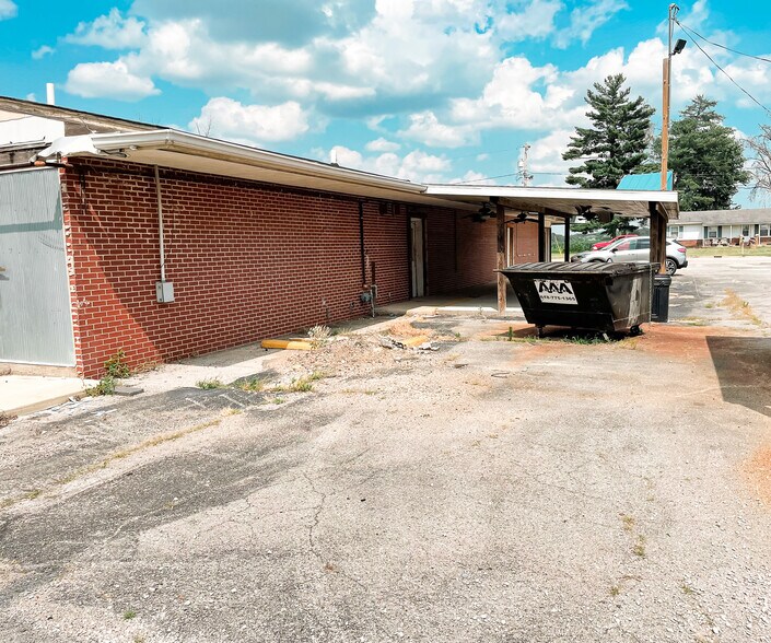 More Photos Of 211 Mine, Sandoval Supermarket For Lease