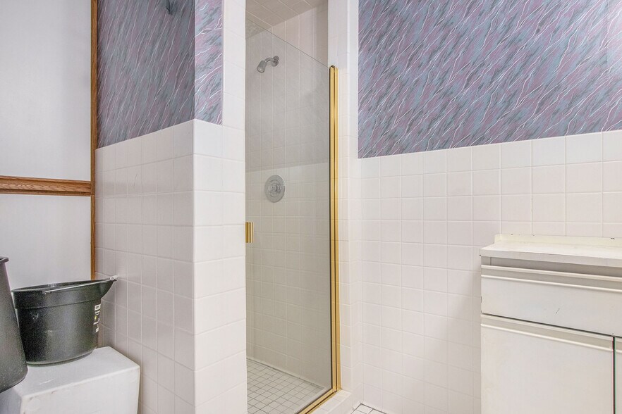 More Photos Of 3050 Commerce Dr, Fort Gratiot Office For Sale