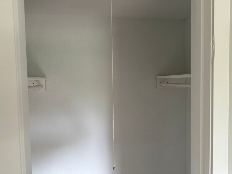 More Photos Of 2001 E 20th St, Hooks Apartments For Sale