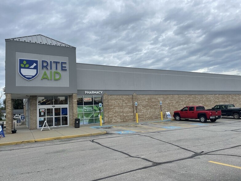 More Photos Of 301 S Main St, Standish Freestanding For Lease