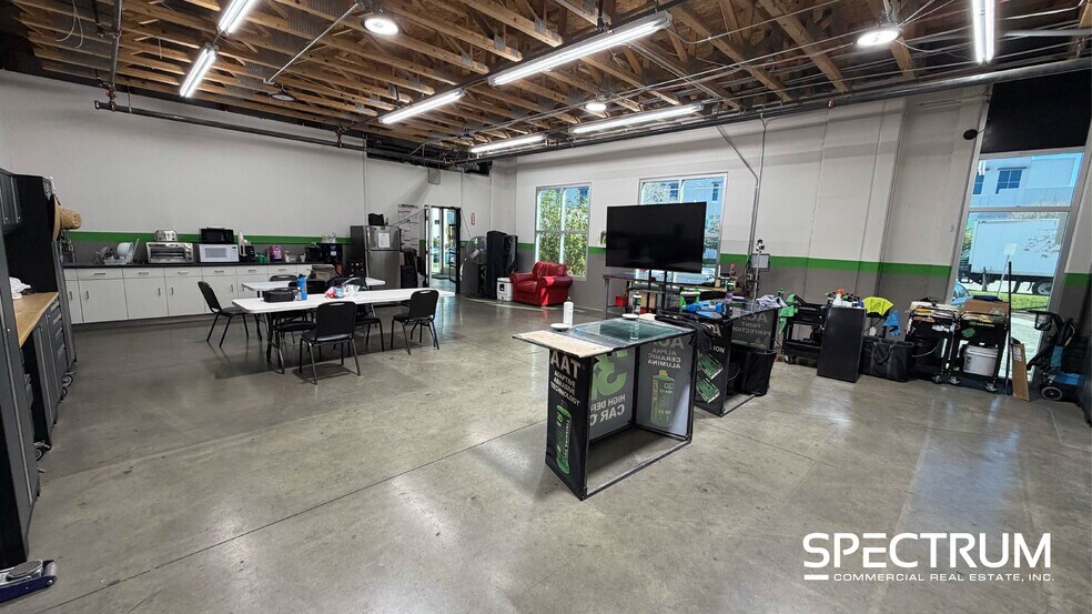 More Photos Of 26321 Ferry Ct, Santa Clarita Warehouse For Lease