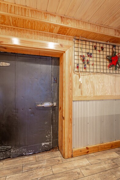 More Photos Of 28 W Bayshore Dr, Saint George Island Restaurant For Sale