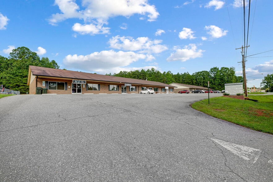 More Photos Of 524-528 NC 27 Hwy S, Stanley Freestanding For Lease