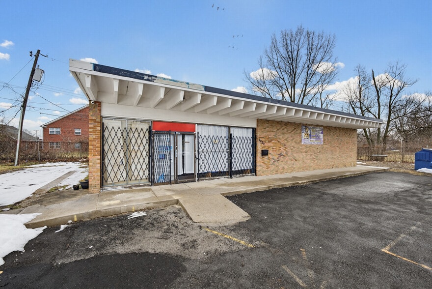 More Photos Of 2060 Brentnell Ave, Columbus Freestanding For Sale