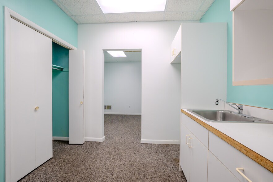 More Photos Of 717 Shore Rd, Somers Point Office For Sale