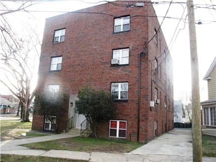 Primary Photo Of 305 Parrott Ave, Bridgeport Apartments For Sale