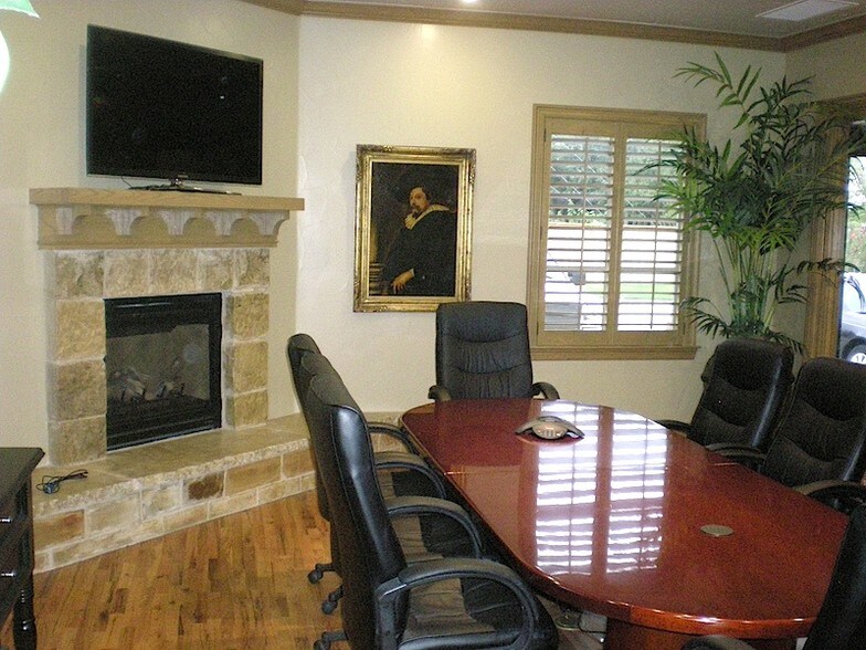 More Photos Of 1801-1805 Hinkle Dr, Denton Medical For Lease