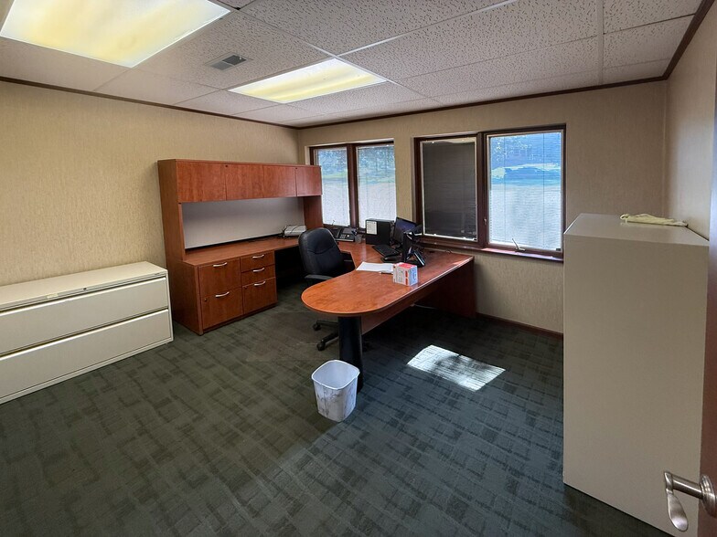 More Photos Of 5090-5096 Lovers Ln, Kalamazoo Office For Sale