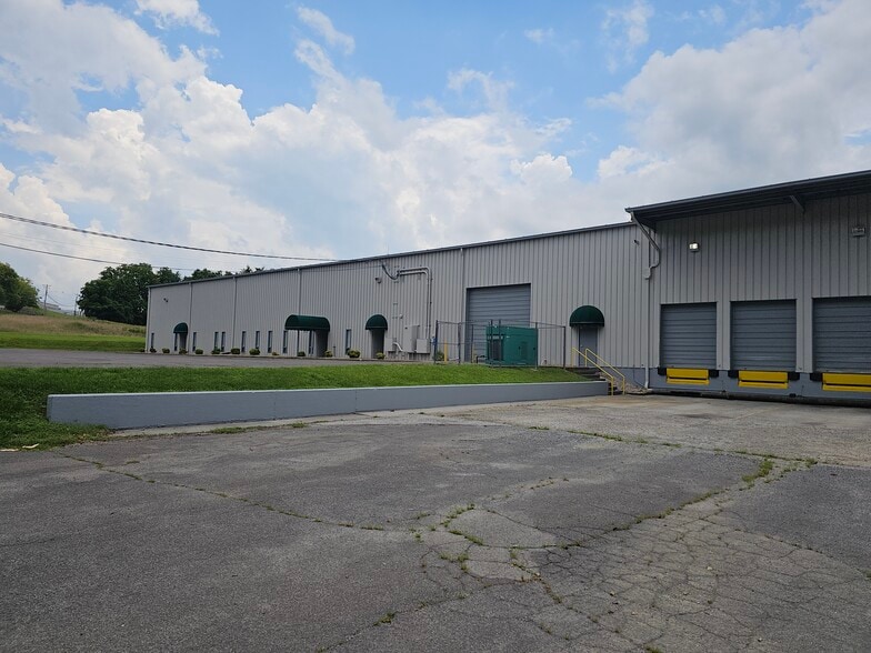 More Photos Of 101 Industrial Dr, Bristol Distribution For Lease