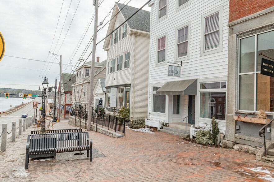 More Photos Of 72 Main St, Wiscasset Storefront Retail Residential For Sale