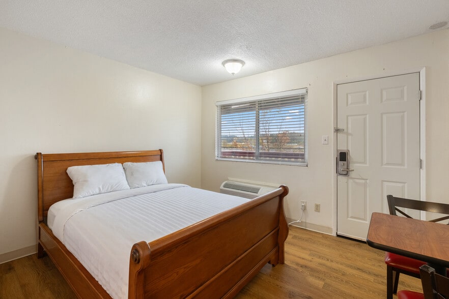 More Photos Of 122 SW Interstate Ave, Chehalis Hotel For Sale