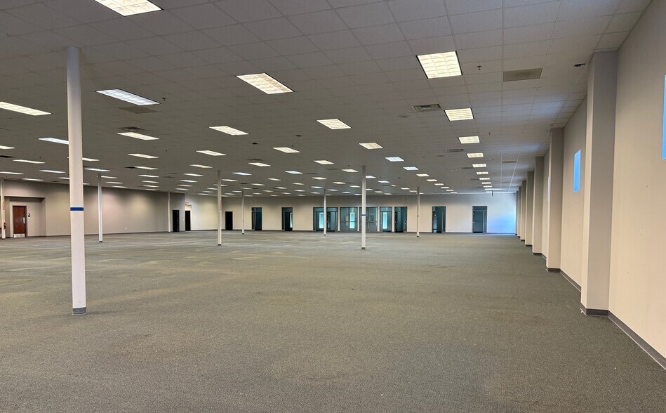 More Photos Of 9628 Forest Hills Rd, Machesney Park Research And Development For Sale