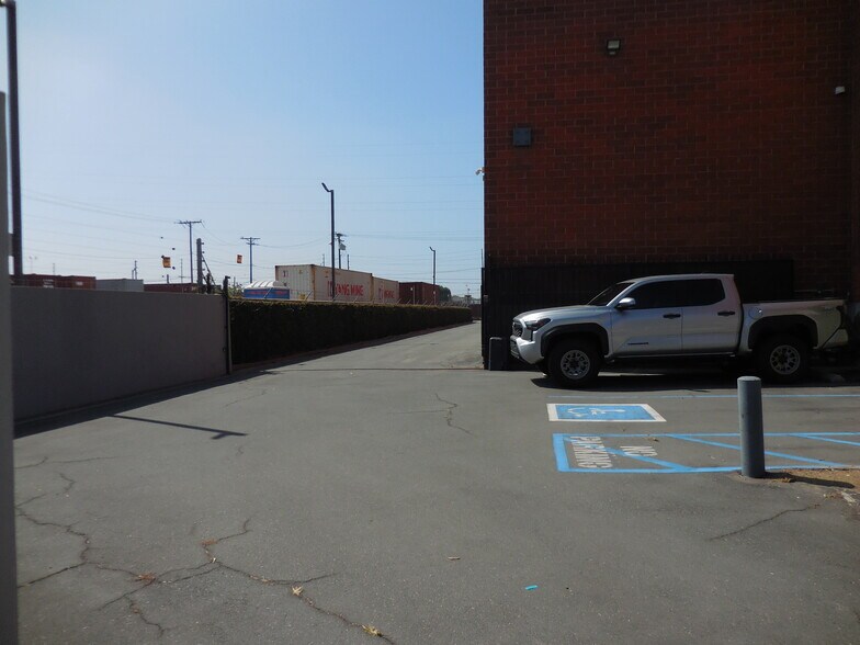More Photos Of 1206-1210 W Jon St, Torrance Warehouse For Sale