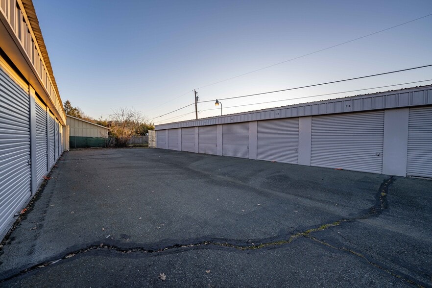 More Photos Of 100 Pardee Ln, Grants Pass Self Storage For Sale