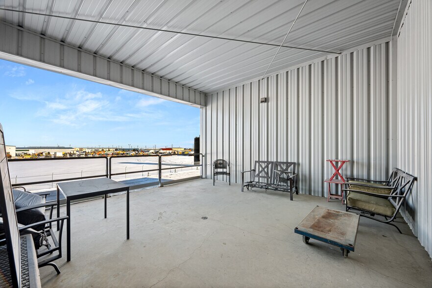 More Photos Of 5267 67 Av, Lloydminster Warehouse For Lease