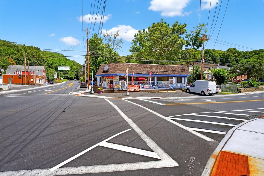 More Photos Of 4 Oscawana Lake Rd, Putnam Valley Supermarket For Sale
