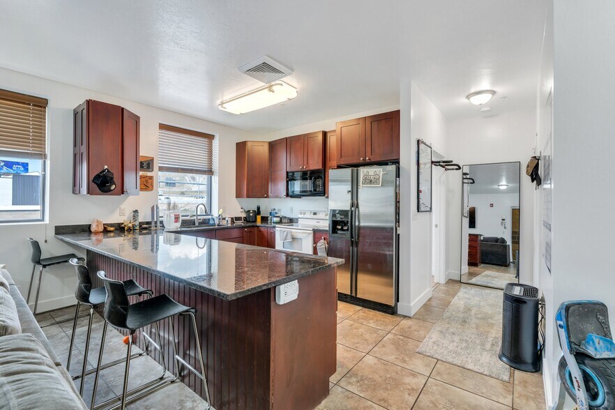 More Photos Of 4285 Thanksgiving Way, Lehi Self Storage For Sale