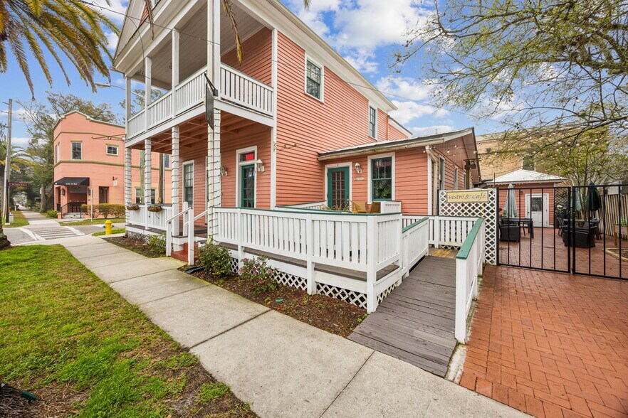 More Photos Of 218 Ash St, Fernandina Beach Freestanding For Sale
